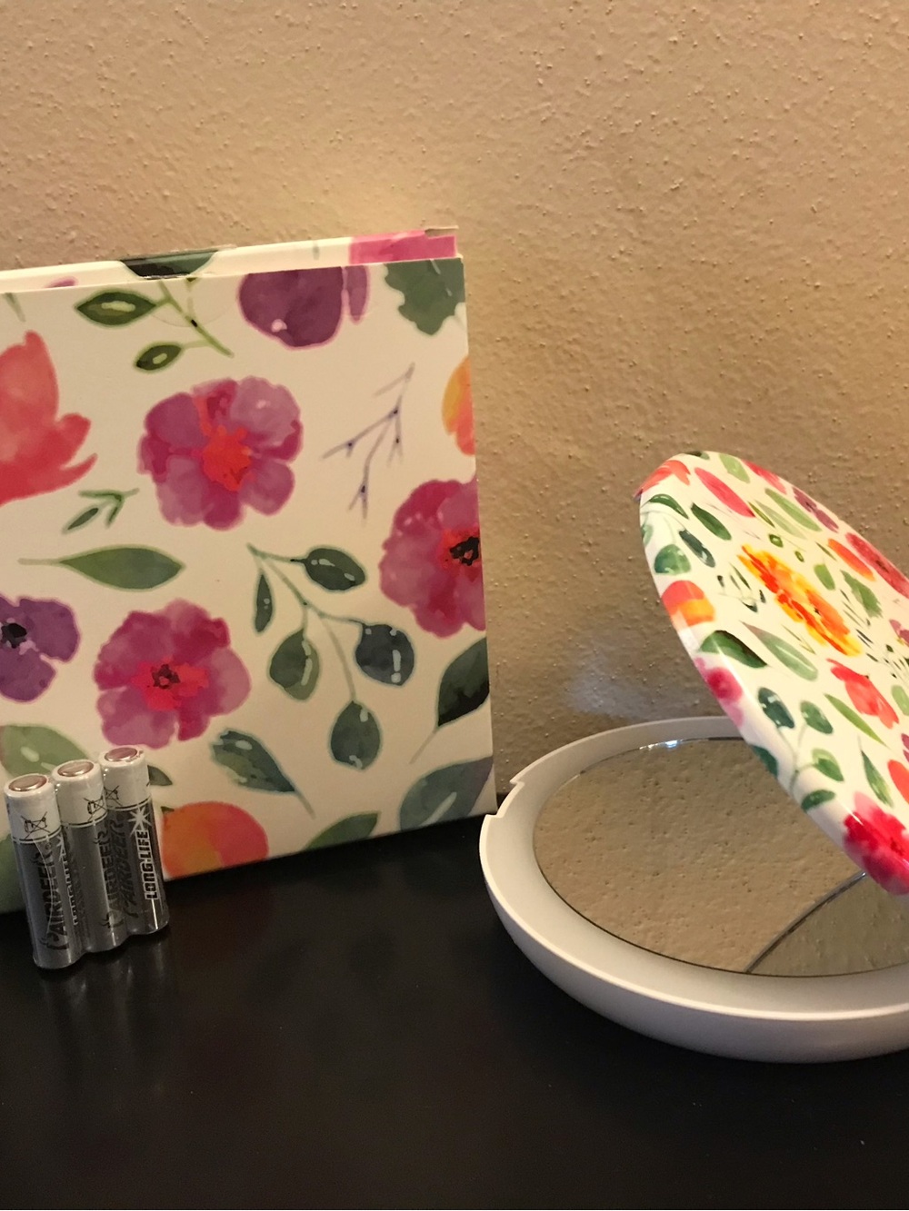 Pop Sonic Floral Foldable Compact Mirror with  1x/5x magnification & gift box.